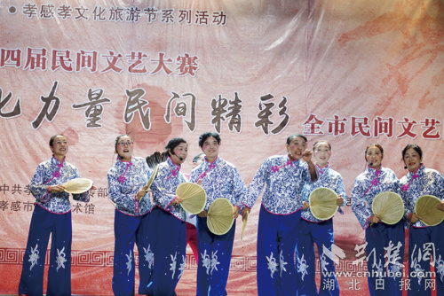 大悟油梓樹藝術(shù)團(tuán)《十個(gè)妯娌逛縣城》。.jpg