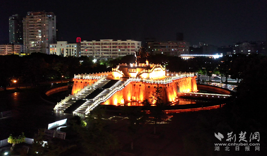 鳳凰廣場夜景。（金康  攝）.png.png